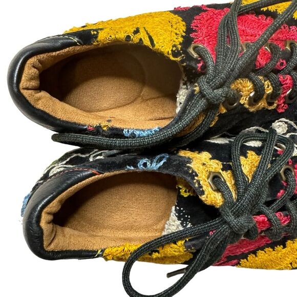 Suzani Women's Embroidered Floral Geometric Design Sneakers Size 37 (6.5-7) - Picture 6 of 7
